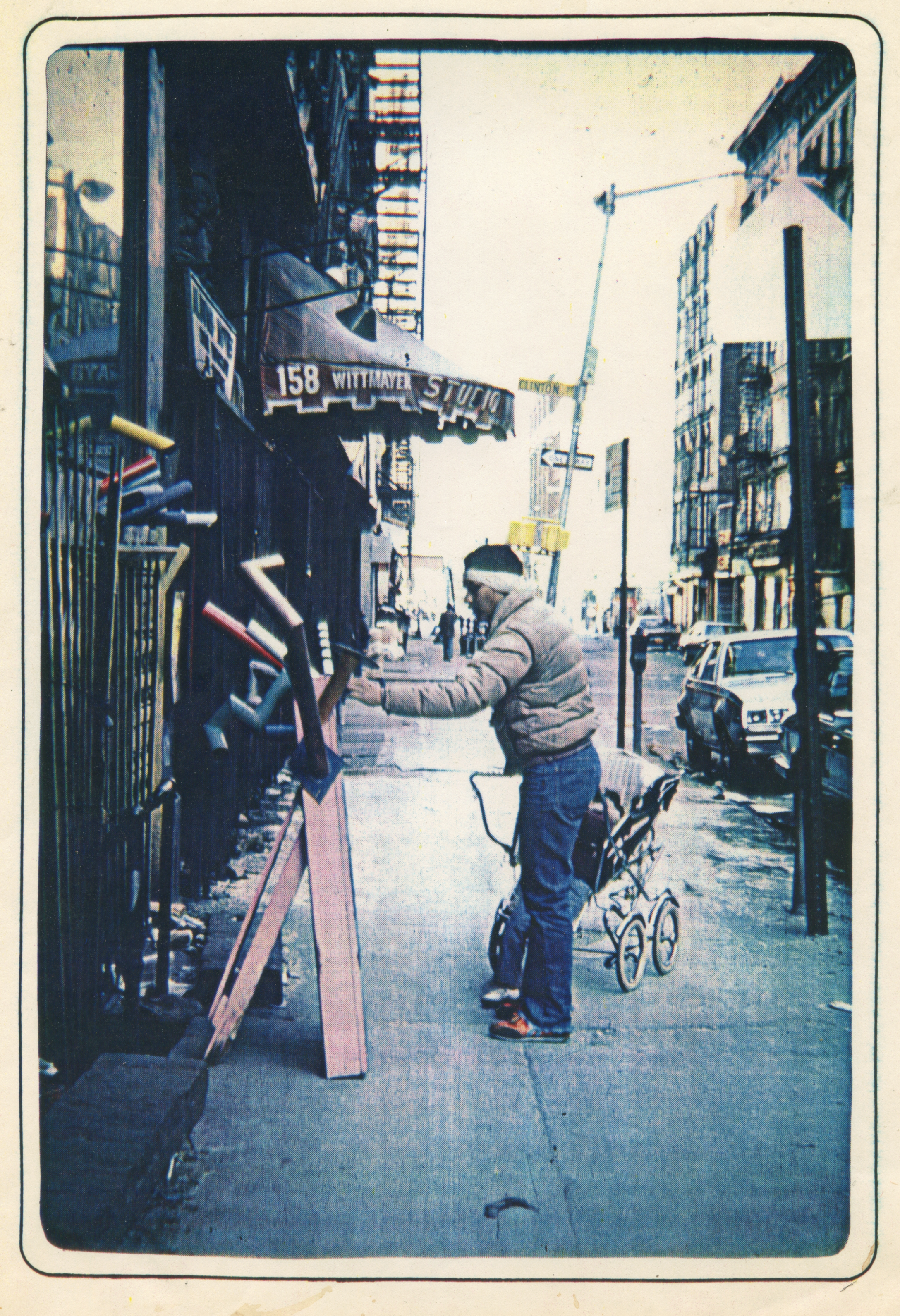 tube world sign in front of ABC no Riox`